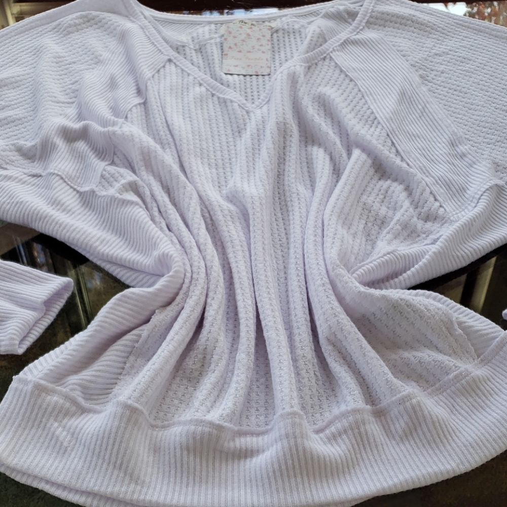 ❌🚫SOLD❌FREE PEOPLE WHITE SWEATER V-NECK SIZE M - Picture 4 of 13